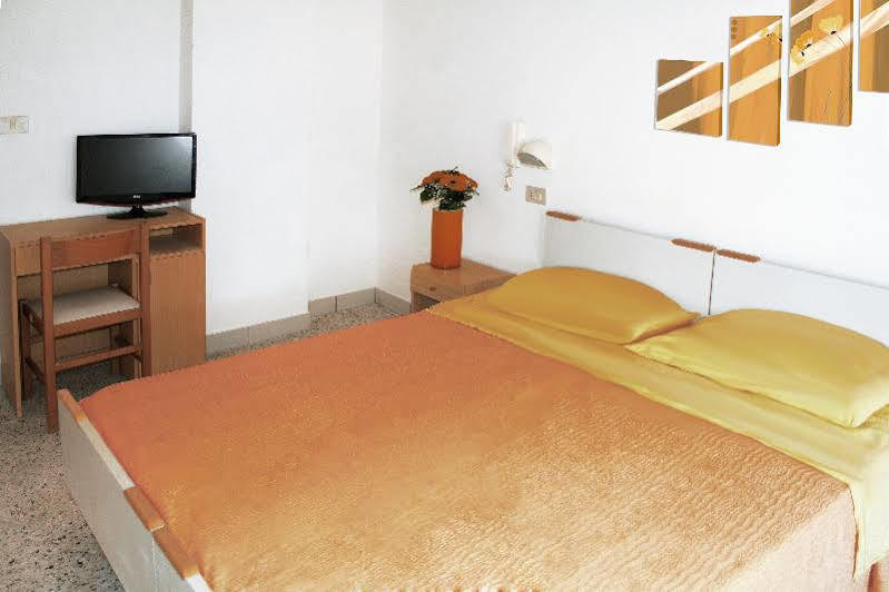 Hotel Lagomaggio Rimini Buitenkant foto