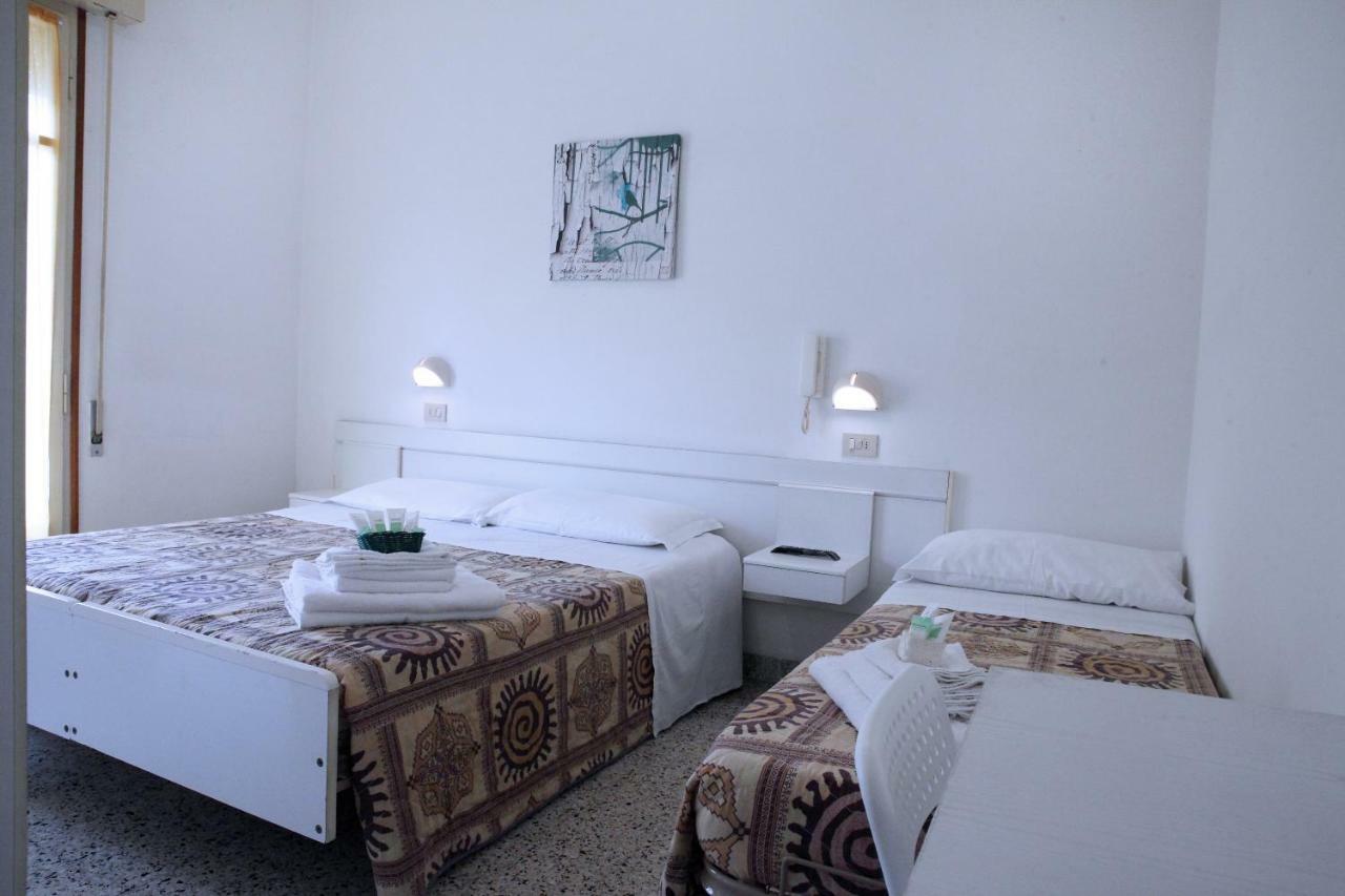 Hotel Lagomaggio Rimini Buitenkant foto